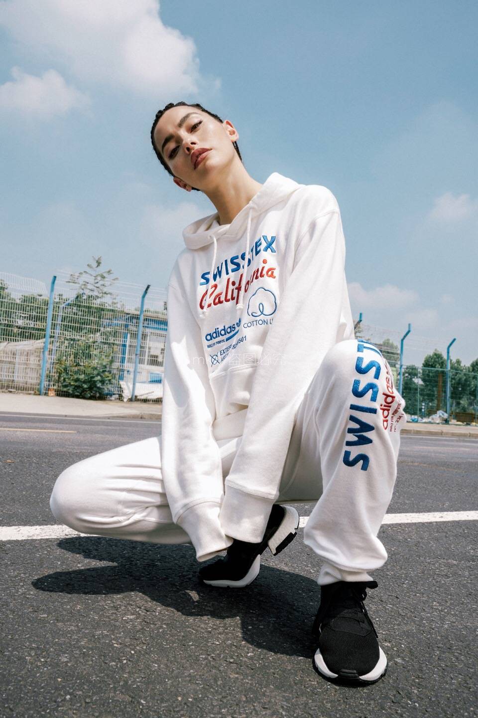 Adidas Original Mens/Womens Kaval Sweatershirt And Match Sweatpant DH4946 FZ Hoody With DH4949 Whit Pants Full Tracaksui