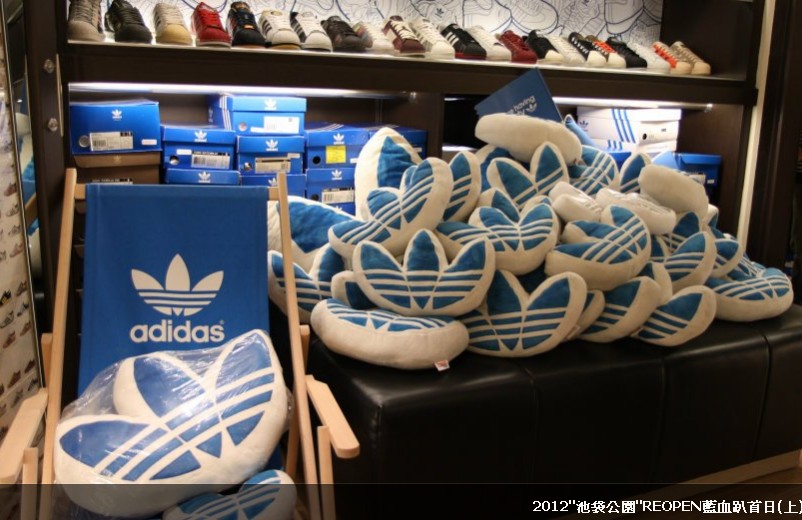 Promotion Hot Selling Adidas Pillow Adidas Car Poillows
