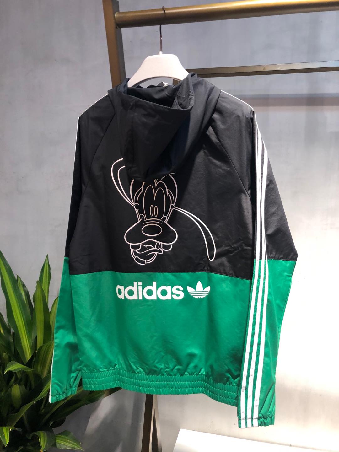 Adidas Original Windbreak GP6480 Hoody Goofy Disney Jacket