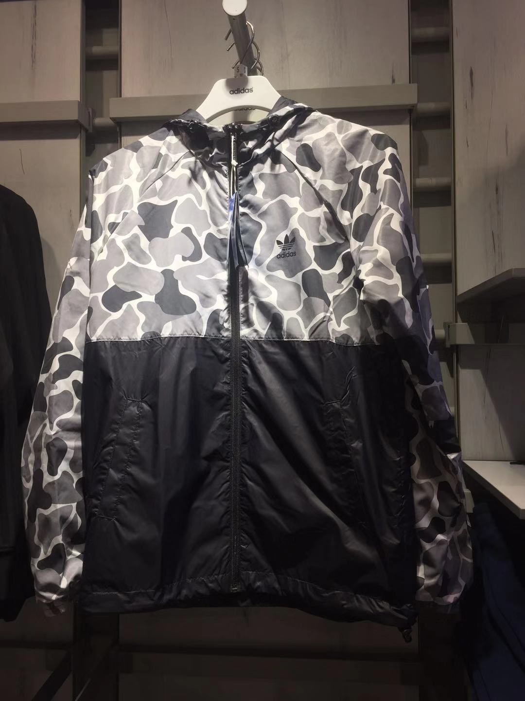 Adidas Orgiinal DN8041 Mens Hoody Camo Reversible Windbreak Hoody